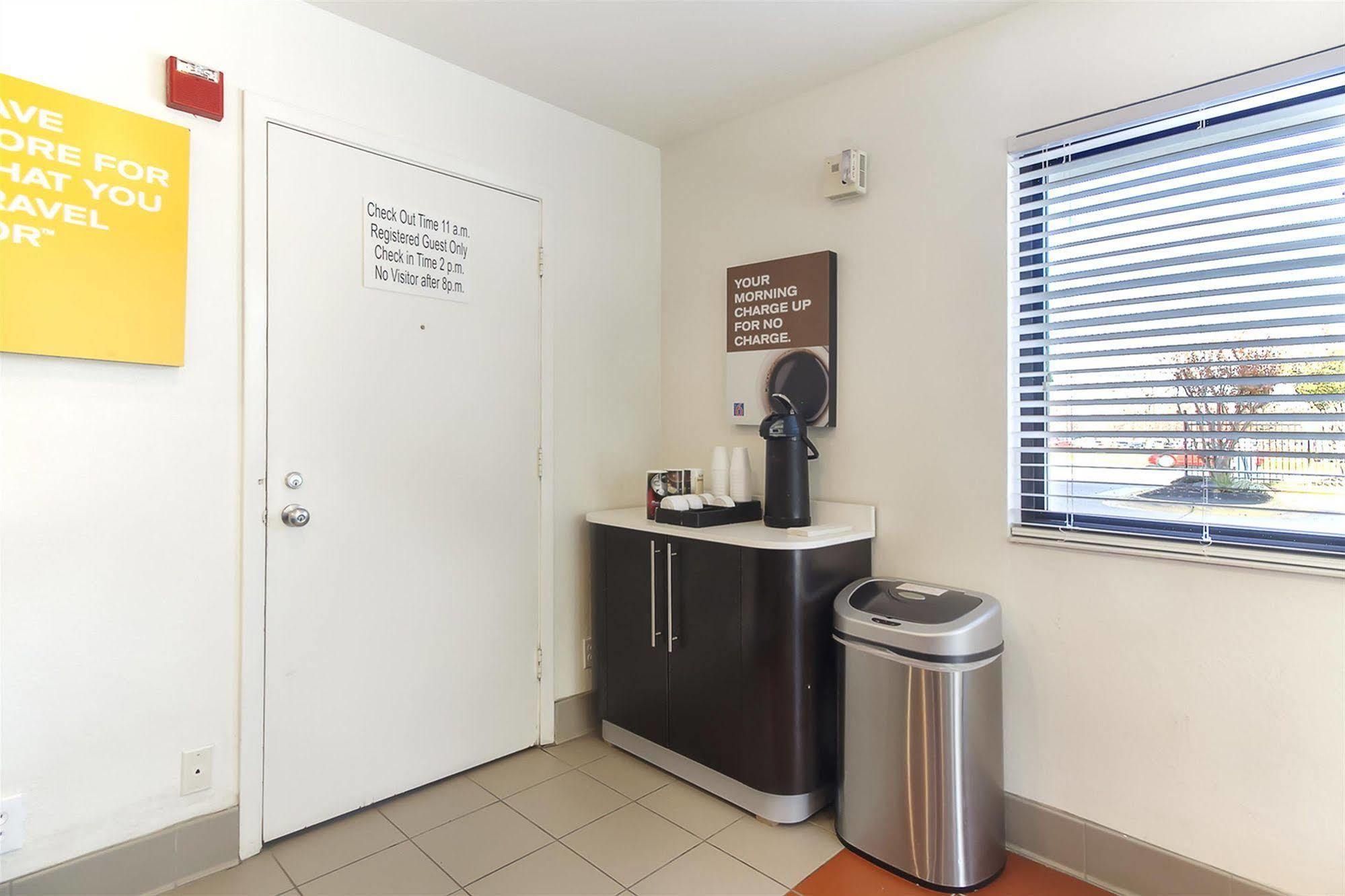 Motel 6-Capitol Heights, Md - Washington Largo Kültér fotó